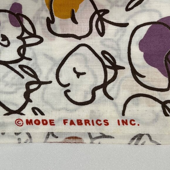 VTG Mode Fabrics Abstract Apple Pattern Cotton Material White Multicolor 1 Yard - Picture 2 of 4